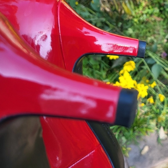 Life Stride Red Patent Heels - Picture 3 of 5